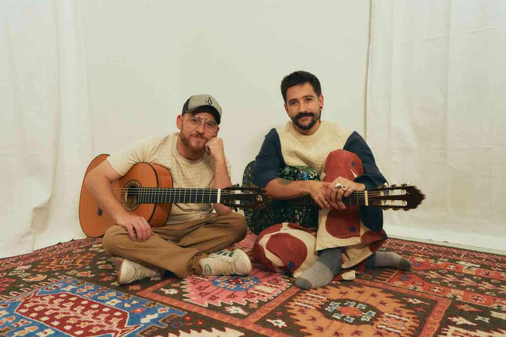 Javi Medina y Camilo lanzan el emotivo videoclip de&nbsp;“Pinceles”